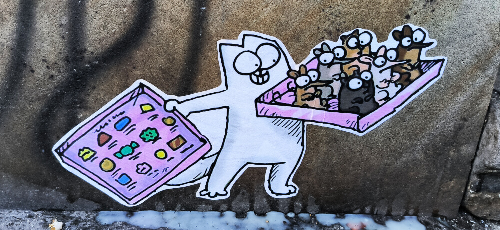Simons Cat mit Pizzakarton voller Mäuse